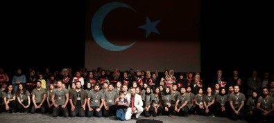 GAÜN'de 'Bayrak Kokulu Analar Ve Bayrağı Devralanlar' Etkinliği