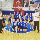 VOLEYBOL TAKIMI - İdman Yurdu Midi Kızlar Takımı Türkiye Şampiyonasında