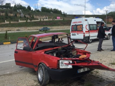 Kastamonu'da İki Otomobil Çarpıştı Açıklaması 1 Ölü, 3 Yaralı