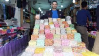 HEDİYELİK EŞYA - Türbeyi Ziyarete Gelenler Tonlarca Şeker Alıyor