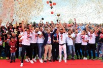 UŞAKSPOR - UTAŞ Uşakspor Şampiyonluk Kupasını Kaldırdı