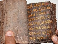 VEZIRHAN - Altın varaklı zümrüt, yakut süslemeli 2 Tevrat ele geçirildi