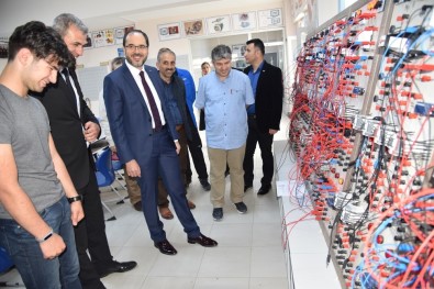 Başkan Ayaz, İlçede Faaliyet Gösteren Okulları Ziyaret Etti