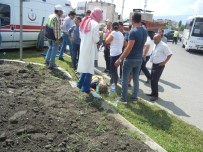 Edremit'te Ambulansın Karıştığı Kazada Kavşak Savaş Alanına Döndü Açıklaması 2 Yaralı