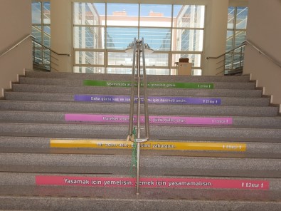 Sağlık İçin Merdivenler Renklendirilip Güzelleştirdiler
