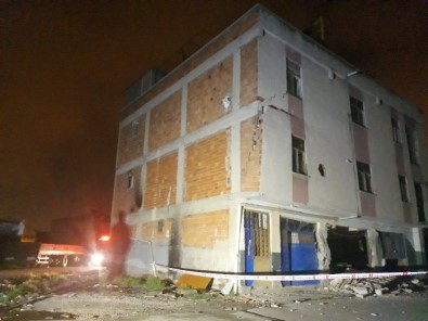 Ankara'da 3 Katlı Binada Göçük Açıklaması 2 İşçi Molozlar Arasında Mahsur Kaldı