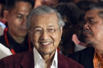 Malezya'da Muhalefet Seçimi Kazandı