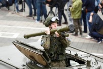 AT YARIŞLARI - Rusya'da 600 Bin Kişi İkinci Dünya Savaşı'nın Yıl Dönümde Yürüdü