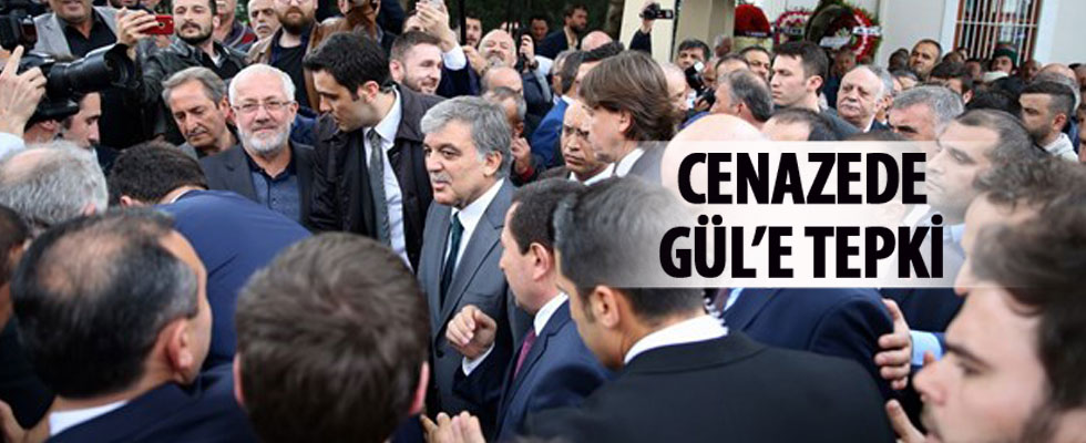 Sakarya'da Abdullah Gül'e 'Rabia'lı protesto