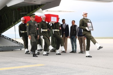 Şehit Piyade Uzman Onbaşı Furkan Peker'in Cenazesine Hüzünlü Karşılama