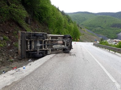 Yoldan Çıkan Kamyon Devrildi Açıklaması 1 Yaralı