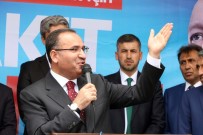 Başbakan Yardımcısı Bozdağ, 'Milletin Gözünü Boyamak İçin Kılıktan Kılığa Giriyorlar' Haberi