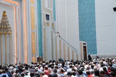 Diyanet İşleri Başkanı Erbaş, Ahmet Hamdi Akseki Camii'nde Hutbe İrad Etti