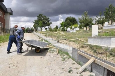 Gürün'de Mezarlıkta Onarım Çalışmaları