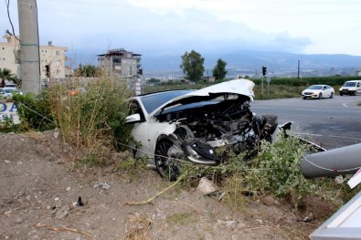Hatay'da İki Otomobil Çarpıştı Açıklaması 5 Yaralı