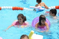 REFİK ŞEVKET İNCE - Bayraklılı Çocukların Havuz Keyfi