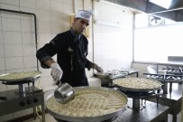 FAZLA MESAİ - (Düzeltme) Tatlıcıların Bayram Mesaisi Başladı