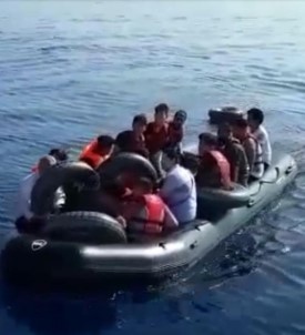 Lastik Bot İçinde 21 Kaçak Göçmen Yakalandı
