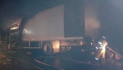 Rusya'da Tır Karşı Şeritteki 6 Otomobile Çarptı Açıklaması 3 Ölü