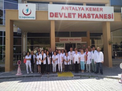 Antalya'da Hekimlerden Darp Edilen Hekime Destek