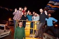 NEVZAT DOĞAN - Başkan Doğan, AK Partili Gençlerle Birlikte Bayrak Astı