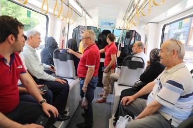 Başkan Karaosmanoğlu, Vatandaşlarla Tramvayda Bir Araya Geldi