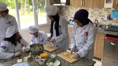 Cemil Meriç'te Aşçı Yardımcılığı Kursu Eğitime Başladı