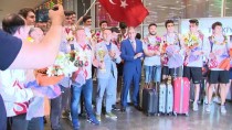 VOLEYBOL ŞAMPİYONASI - Dünya Şampiyonu Okyanus Koleji, İstanbul'a Döndü