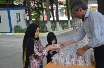 KANDIL - İlçe Mezarlığında Vatandaşlara Lokum İkram Edildi