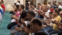 İzmirliler Kadir Gecesi'nde Camilere Akın Etti
