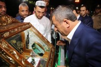 ŞÜKRÜ KARABACAK - Kadir Gecesi'nde Kutsal Emanetler İzdihamı