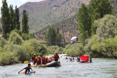 Kato Dağı Eteklerinde 'Petting' Rafting Festivali