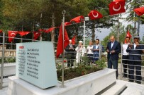 ÇUKURKUYU - Ömer Halisdemir'in Mezarını Ziyaret Etti