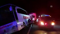 Park Halindeki Yolcu Otobüsüne Tır Çarptı Açıklaması 2 Ölü, 10 Yaralı