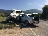 Sivas'ta Köy Minibüsü İle Pikap Çarpıştı Açıklaması 1 Ölü, 8 Yaralı