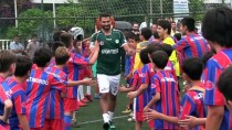 7 Profesyonel 50 Miniğe Karşı Futbol Maçı Yaptı