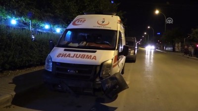 Adana'da Ambulansla Çarpışan Otomobil Devrildi Açıklaması 1 Yaralı
