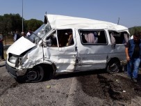 Akhisar'da Feci Kaza Açıklaması 2 Ölü, 8 Yaralı