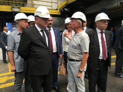Bakan Özlü'den Demir Çelik Fabrika Ziyareti