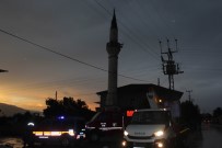 KÖY MUHTARI - Cami Minaresine Yıldırım Düştü