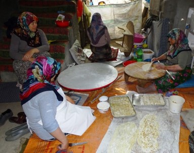 Hisarcıklı Kadınların Bayramlık Ev Baklavası Yapma Telaşı