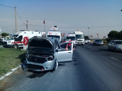 İzmir'de Trafik Kazası Açıklaması 3 Yaralı