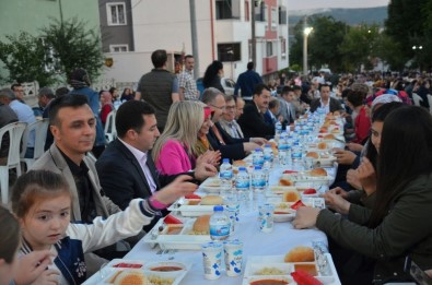 Mahalle İftarları Yeni Mahalle Şeyh Şamil Parkı İftarı İle Devam Etti