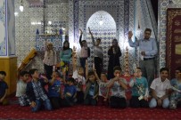 ATMOSFER - Cemaatin Kovduğu Çocukların Gönlünü Cami Müezzini Aldı