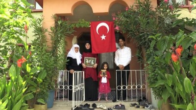 'Terörü De Destekleyenleri De Lanetliyoruz'