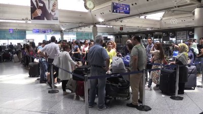 Atatürk Havalimanı'nda Bayram Yoğunluğu