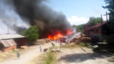 Balıkesir'de Kereste Fabrikasında Yangın