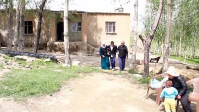 Başkale Belediyesi Engelli Çocuk İçin Yol Yaptı