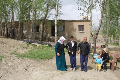 Başkale Belediyesi, Engelli Vatandaş İçin Yol Yaptı