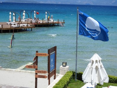 Çeşme'de Mavi Bayraklı Plaj Sayısı 12'Ye Çıktı
